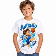 Tricou alb pentru băieți cu baschetbalist și numele Antonio – imagine 1
