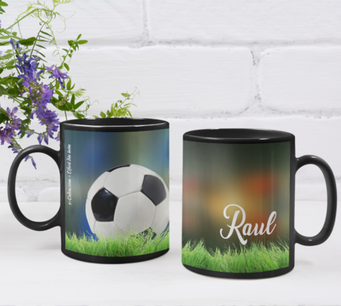 Cană personalizată fotbal cu poză și nume CPF10016, culoare neagra, eCADOU