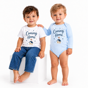 Body și tricou personalizat pentru bebeluși Coming Home – fundal alb