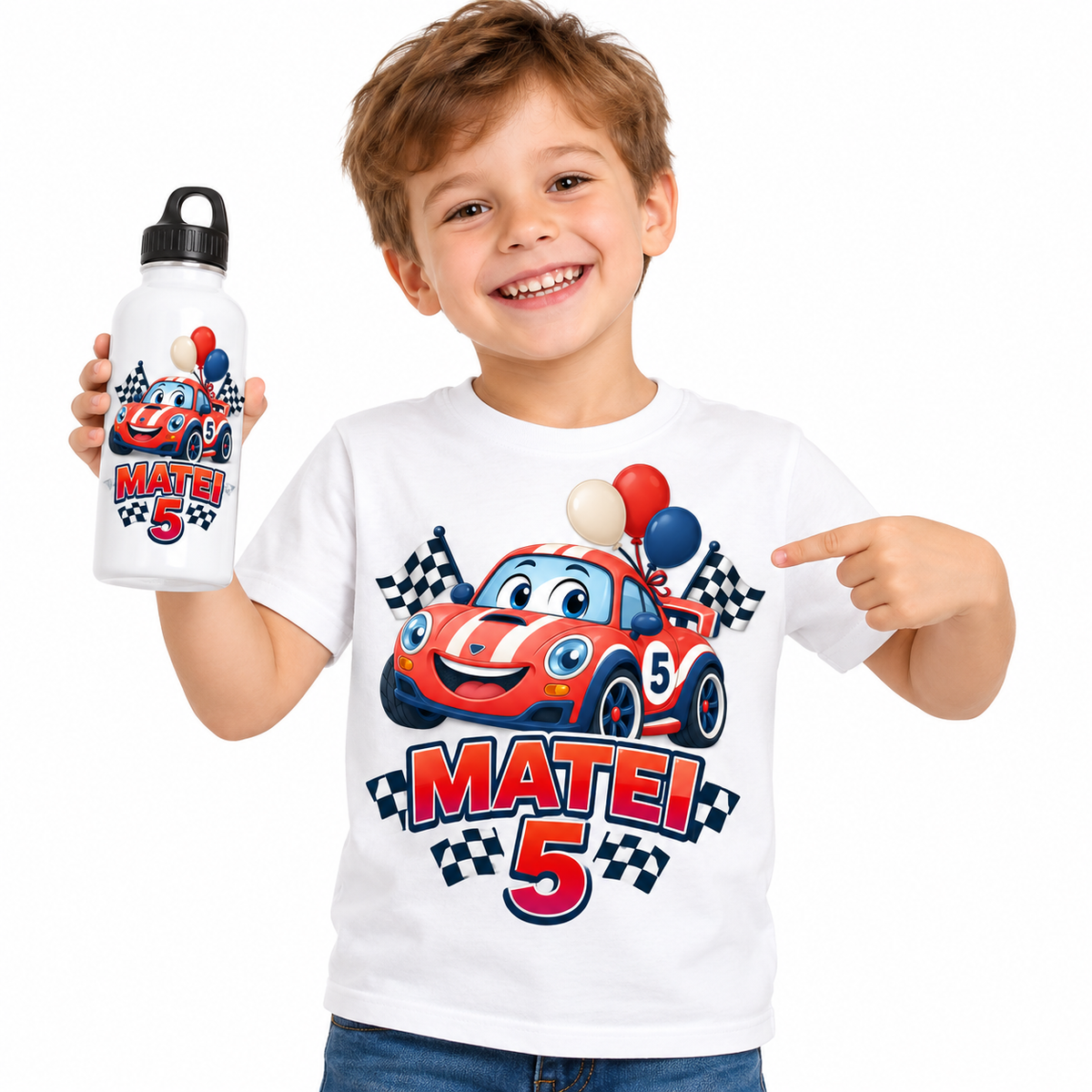 Cursa Aniversară – copil cu tricou și bidon pe fundal alb