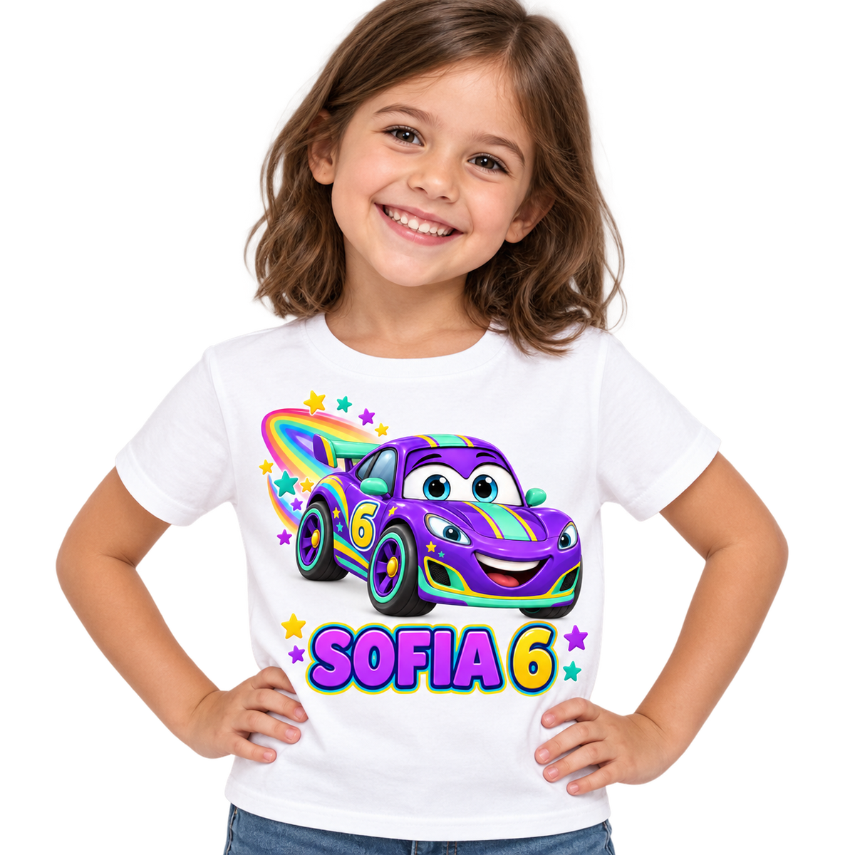 Supermașinuța Violet – copil cu tricou pe fundal alb