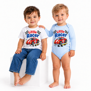 Body și tricou personalizat pentru bebeluși Little Racer – fundal alb