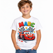 Tricou alb pentru băieți cu mașină de curse și numele Marc – imagine 1