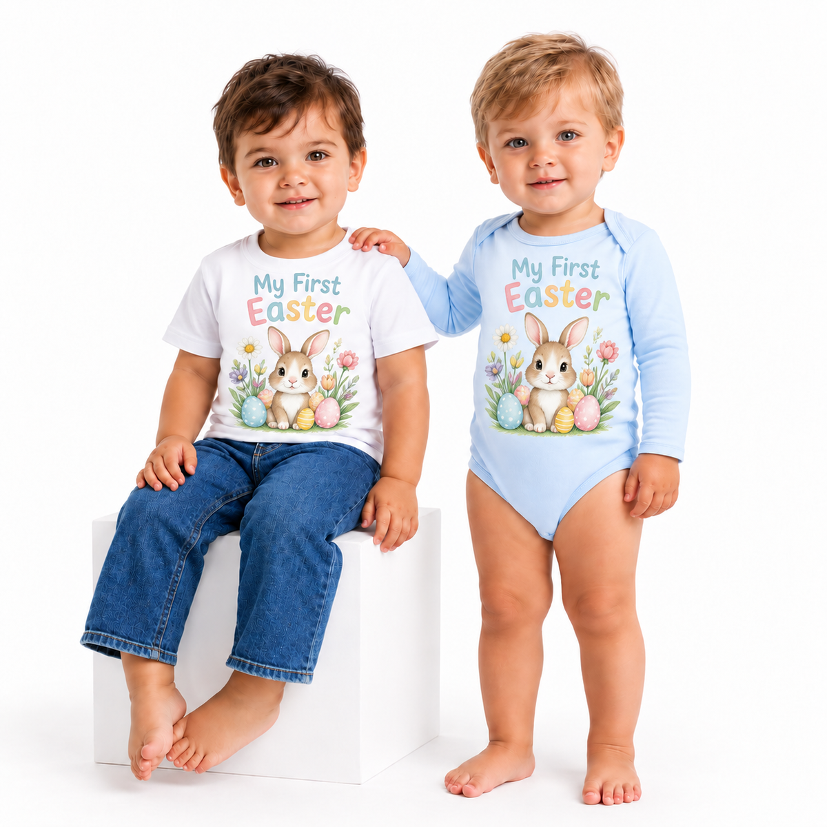 Body și tricou personalizat pentru bebeluși My First Easter – fundal alb