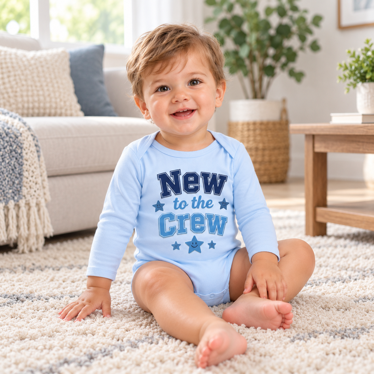 Body sau tricou personalizat pentru bebeluși New to the Crew – imagine ambient