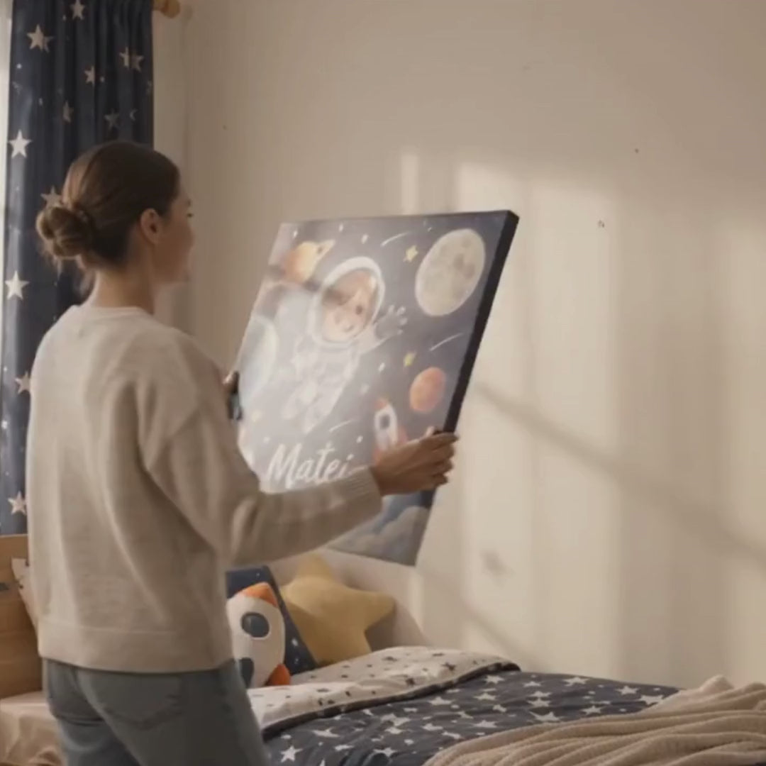 Upload video: Tablou Canvas Personalizat Astronaut cu Nume