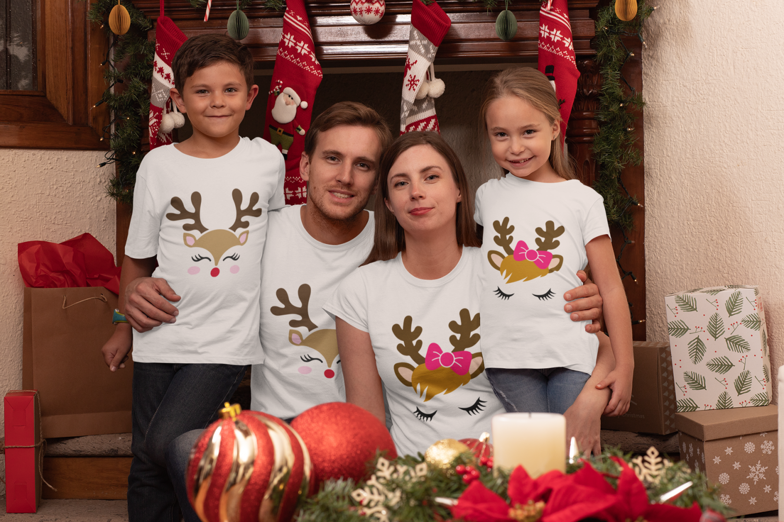 Set de tricouri personalizate Family mama, tata  si copii cu tematica de Craciun, Happy Rudolf