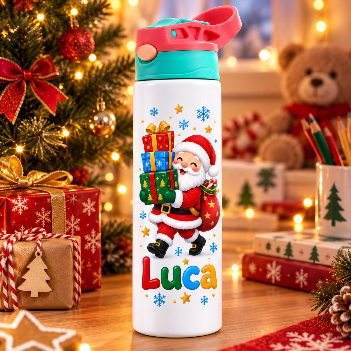Termos pentru copii Mos Craciun si Cadouri personalizat cu numele Luca - imagine ambientala de Craciun prim-plan
