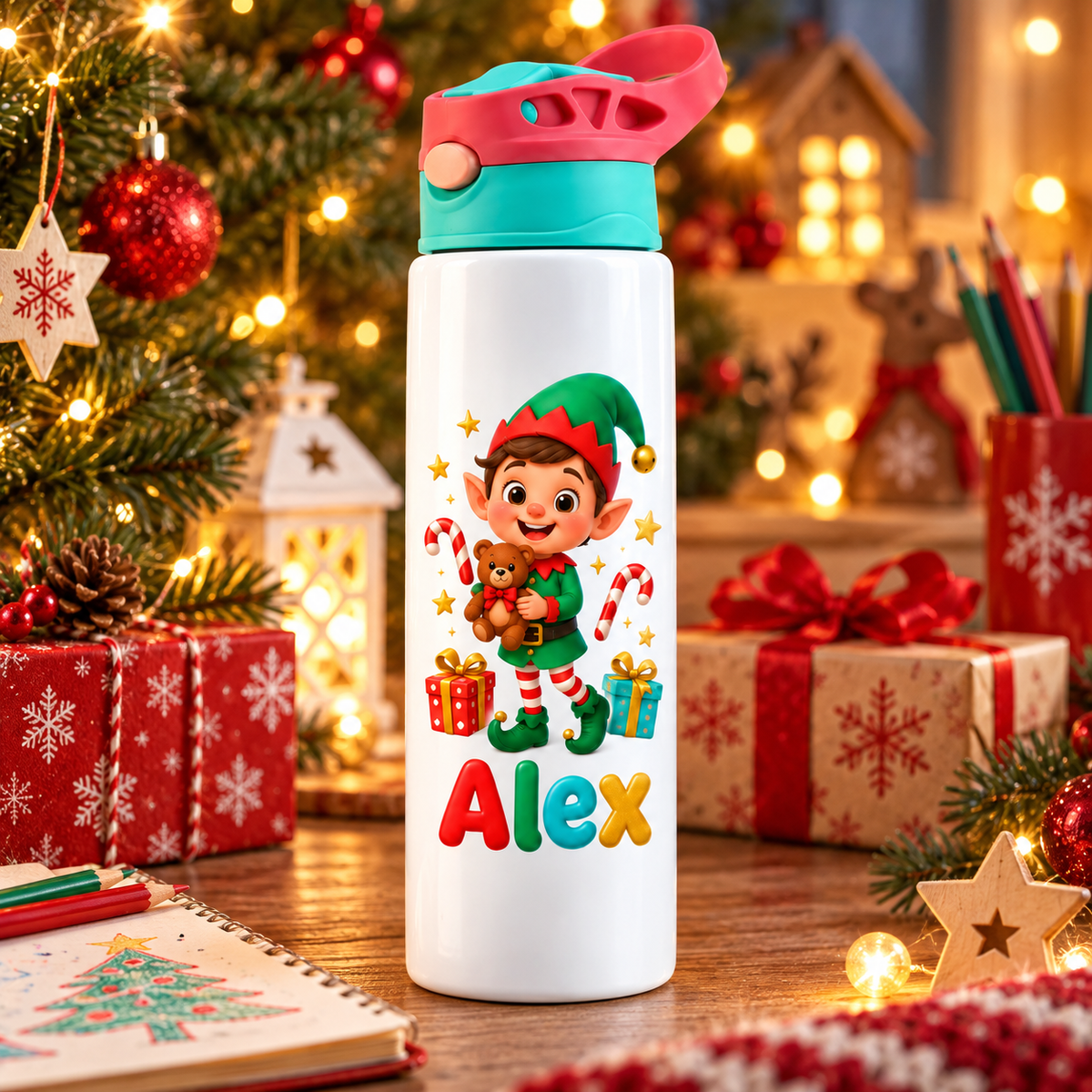 Termos pentru copii Spiridusul din Atelier personalizat cu numele Alex - imagine ambientala de Craciun prim-plan