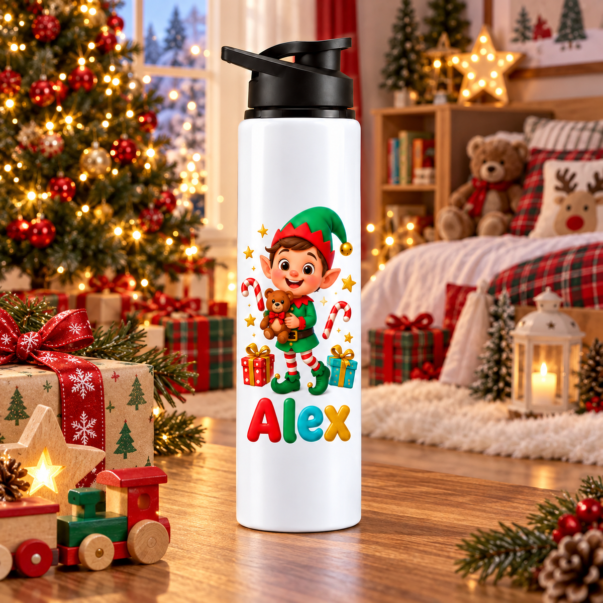 Termos pentru copii Spiridusul din Atelier personalizat cu numele Alex - imagine ambientala in camera decorata de Craciun