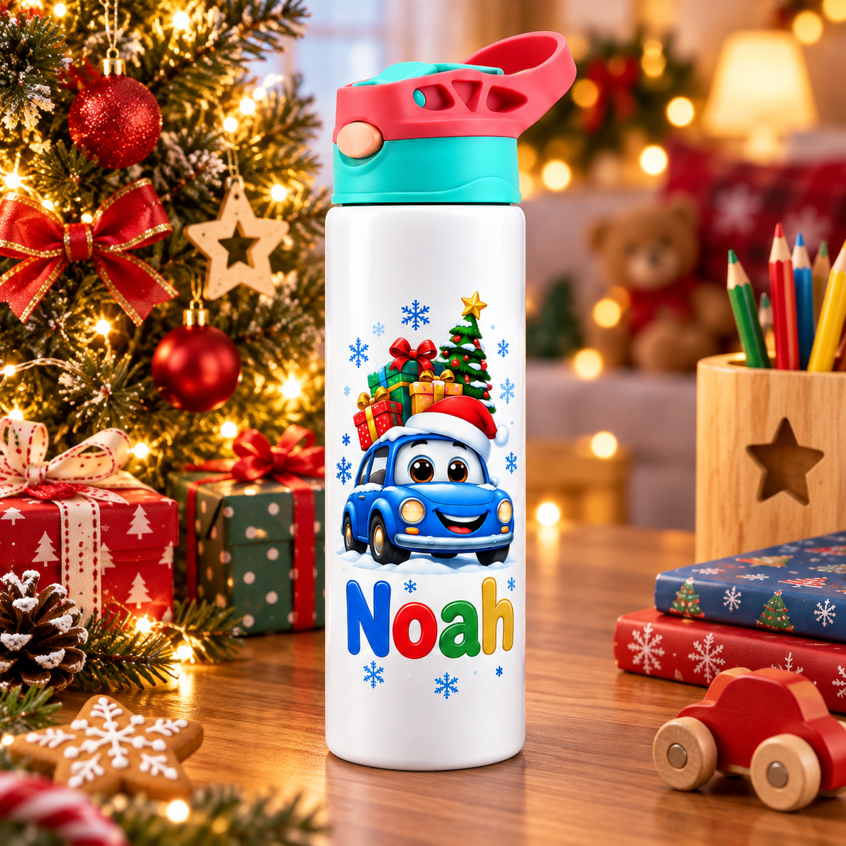 Termos pentru copii Masinuta de Craciun personalizat cu numele Noah - imagine ambientala de Craciun prim-plan