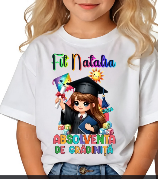 Tricou Absolvire An Școlar cu Tocă – Bumbac 100% Personalizat pentru Copii și Profesori
