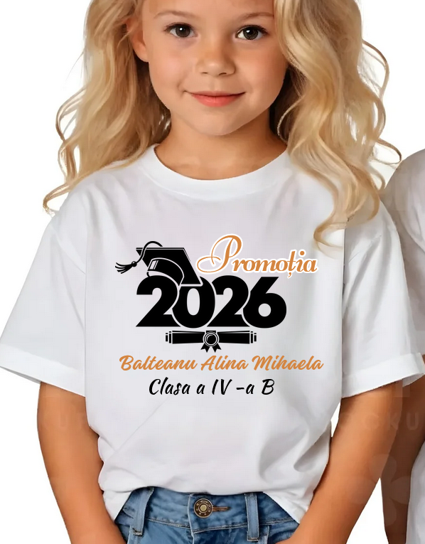 Tricou Absolvire An Școlar cu Tocă – Bumbac 100% Personalizat pentru Copii și Profesori