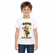 Tricou personalizat Clasa Albinuțelor – Albinuța Școlăriță – Model 04 – Imagine principală pe fundal alb, imprimeu centrat și coborât