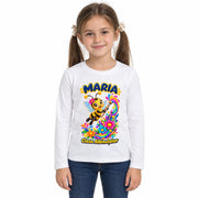 Tricou personalizat Clasa Albinuțelor – Albinuța Pictează Curcubeul – Model 15 – Imagine principală pe fundal alb, imprimeu centrat și coborât