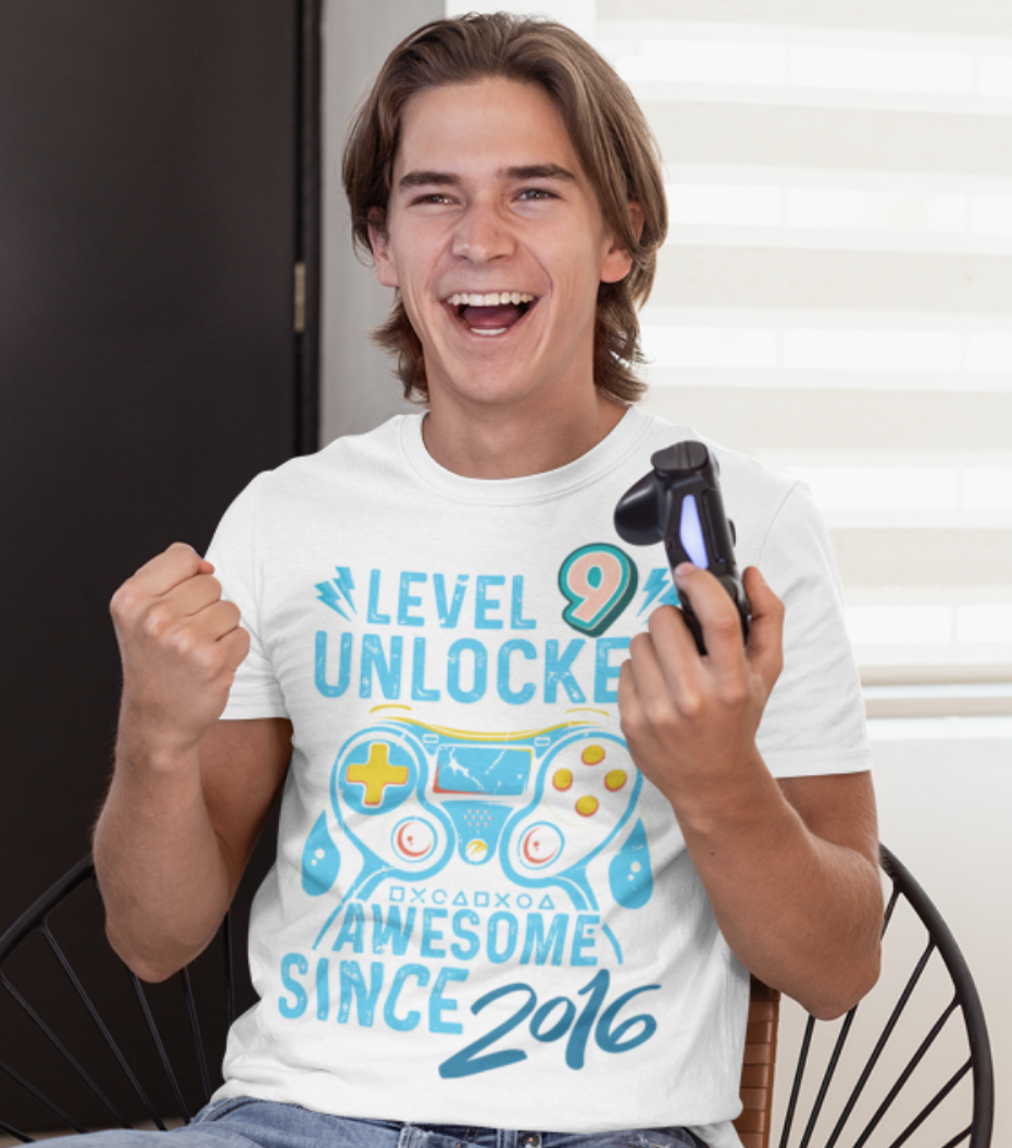 Tricou personalizat aniversar Level 9 Unlocked Awesome Since