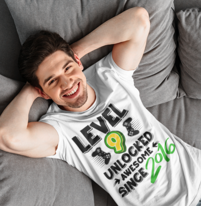 Tricou personalizat aniversar Level 10 Unlocked Awesome Since